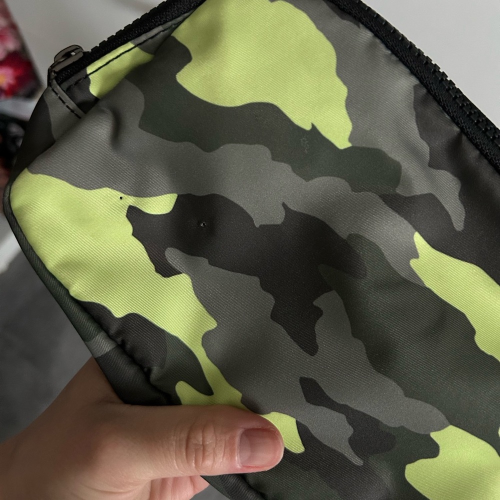 LULULEMON Everywhere Belt Bag 1L Arctic Neon Camo